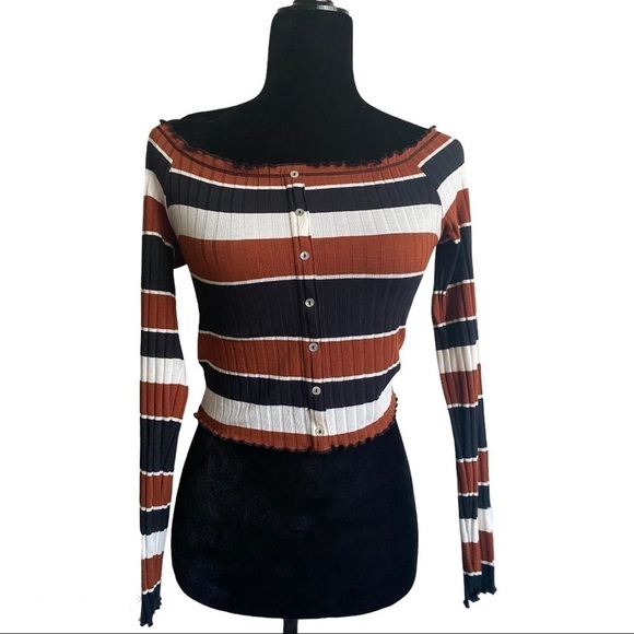Me to We Tops - Y2k off the shoulder ribbed stripe crop L